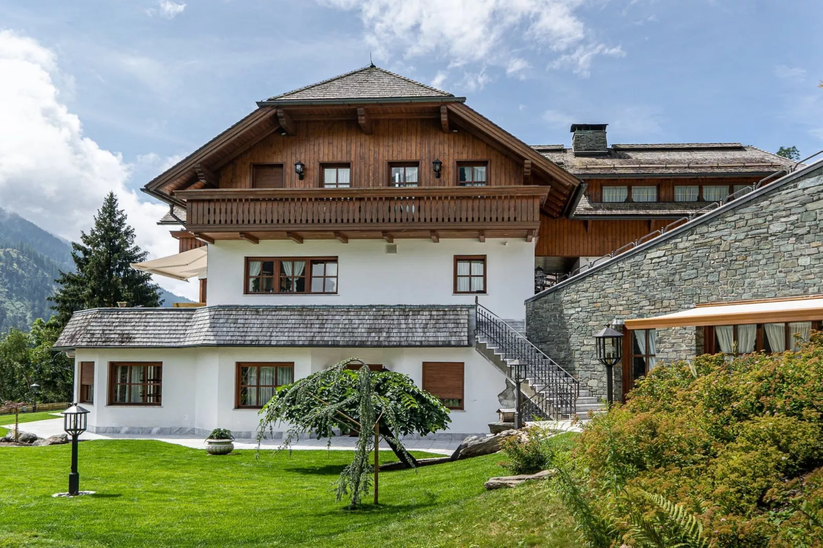 Bad Kleinkirchheim Lush and Spacious Villa with Indoor Pool and Wellness - Seven Bedroom Villa-Buitenlucht