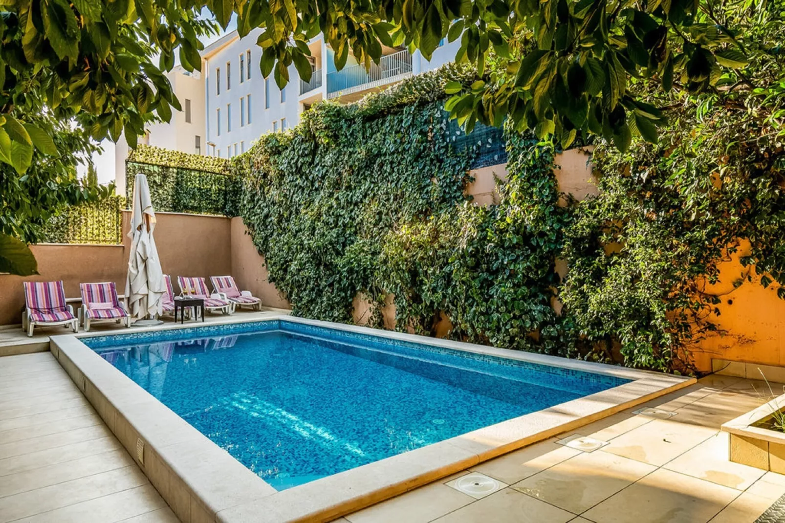 Three Bedroom Apartment with Pool-Zwembad