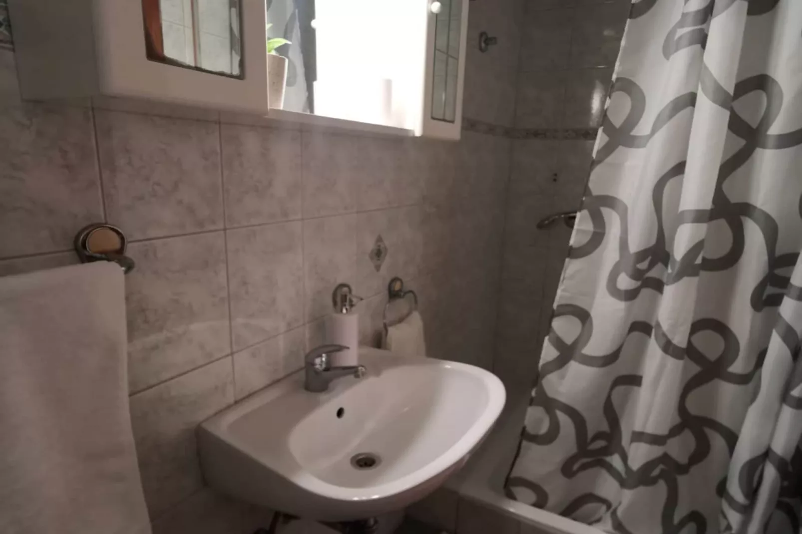 Three Bedroom Apartment with Terrace and  Sea View-Badkamer