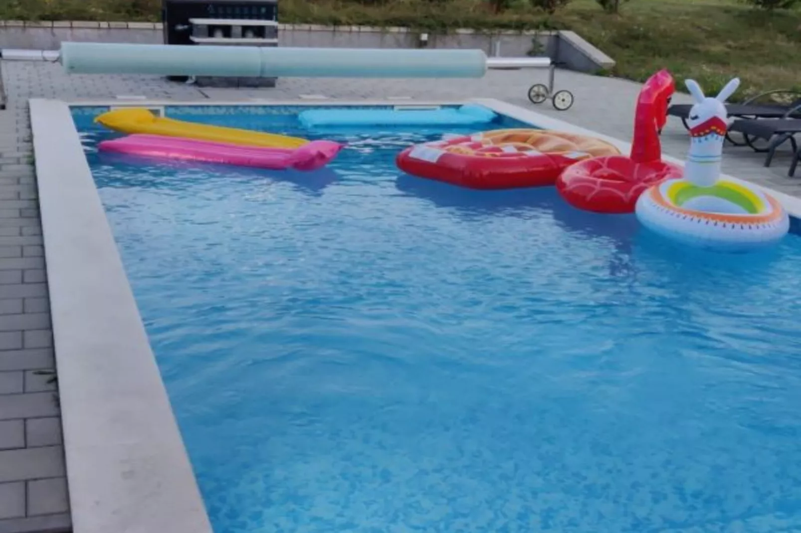 Four Bedroom Holiday House Mali Raj with Pool-Zwembad