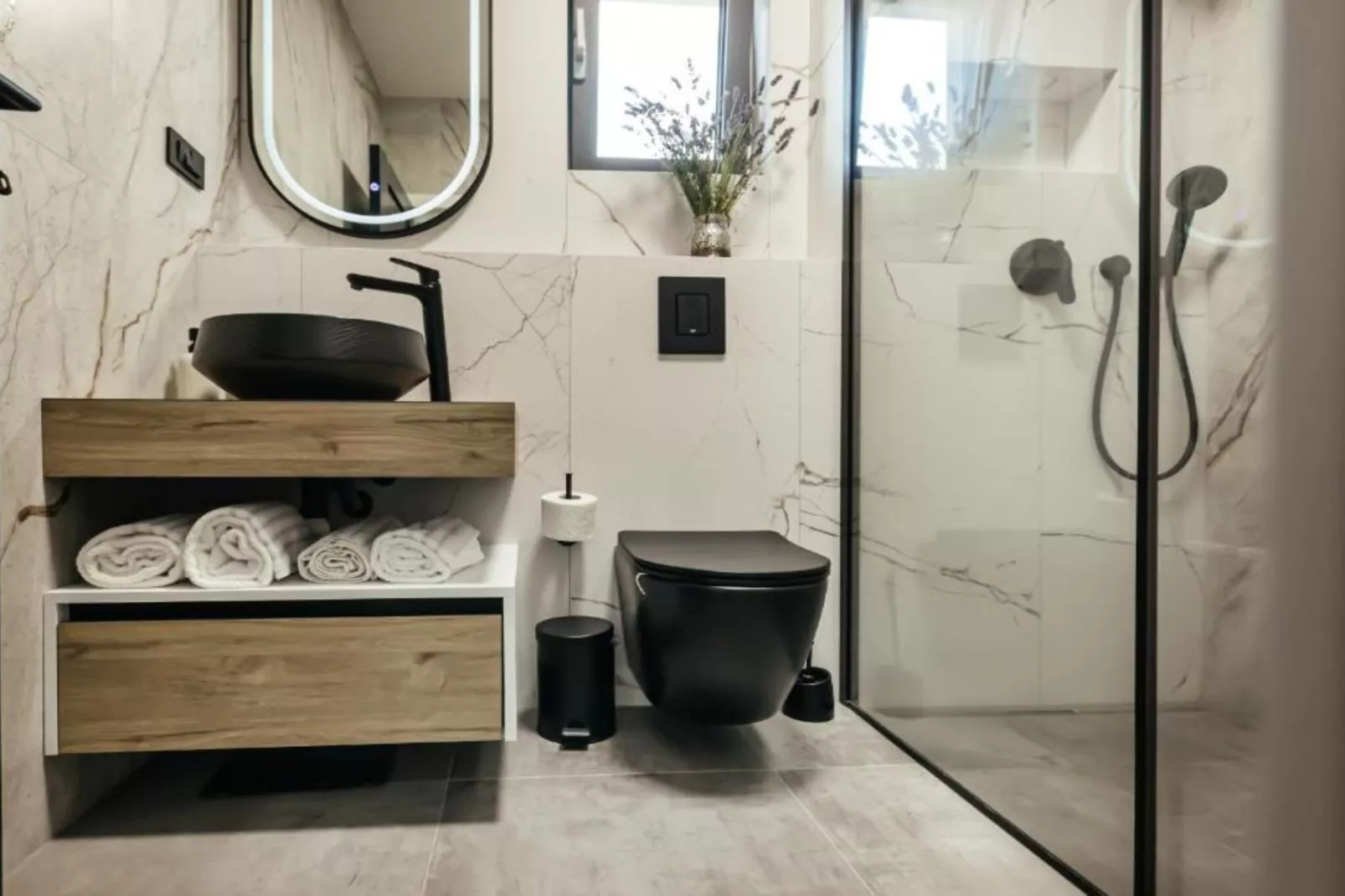 Luxury Villa Lara with Heated Pool, Hot-Tub and Sauna - Six Bedroom Villa with Pool-Badkamer