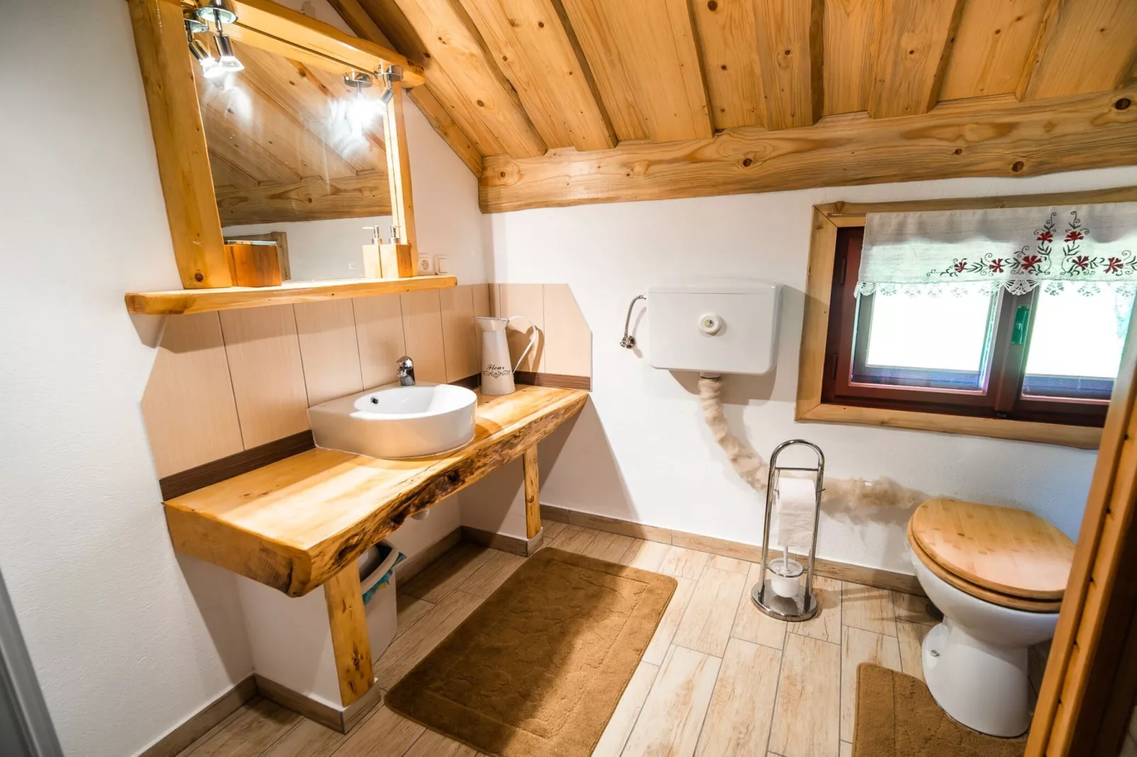 Bloomfield Retreat Country House with Sauna - Three Bedroom Country House-Badkamer