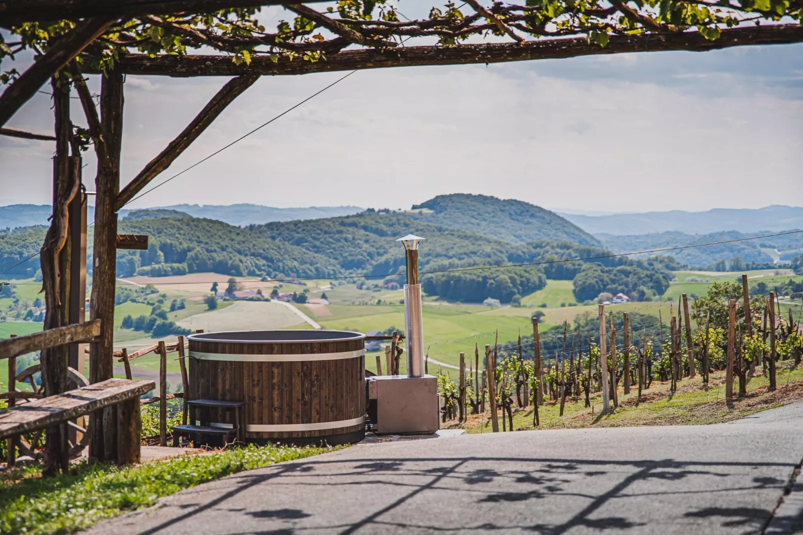 Cozy Countryside Retreat Villa with Hot-Tub - Two Bedroom Villa with Hot Tub-Buitenlucht