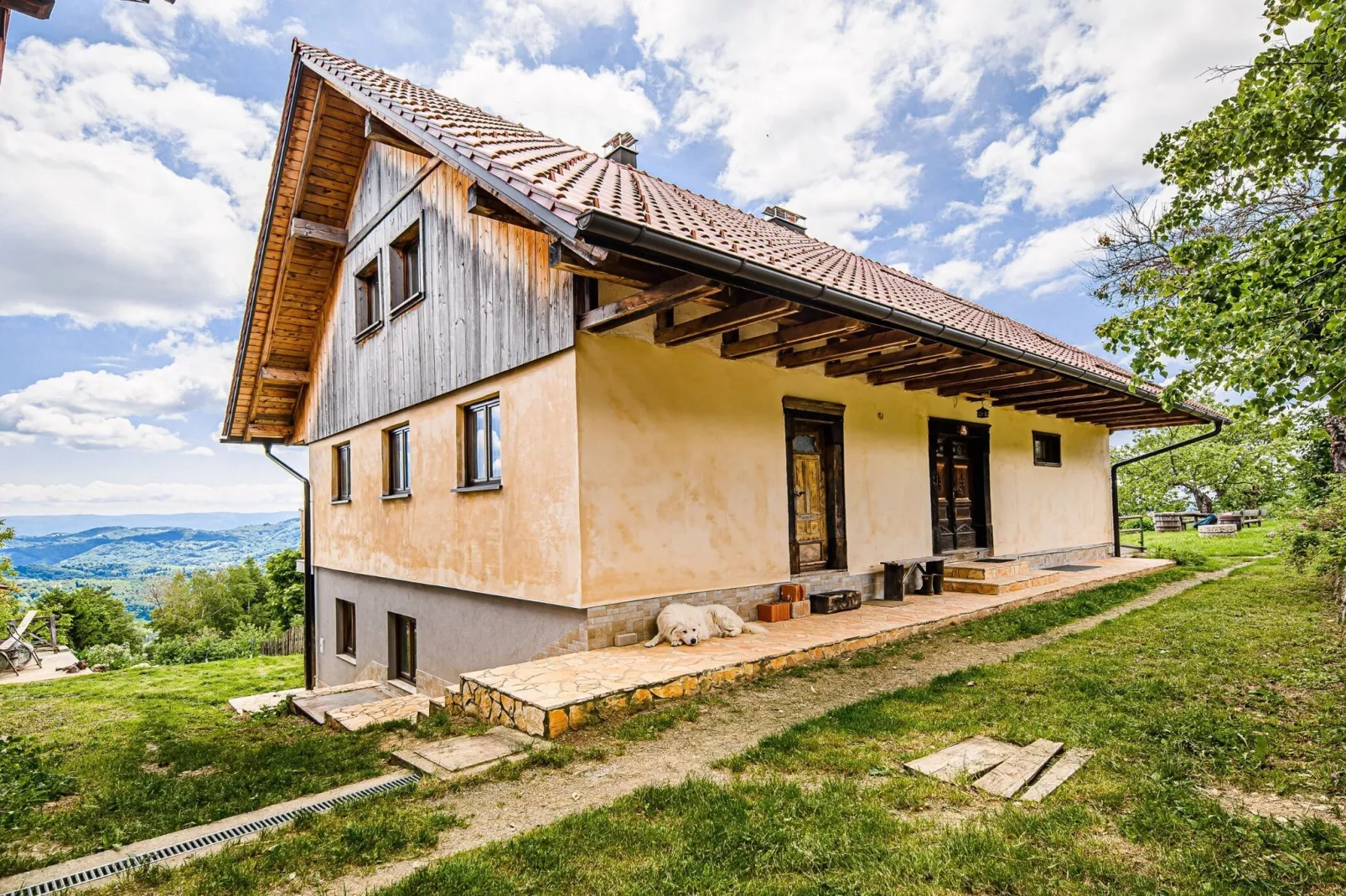 Hidden Authentic Haven Apartments - One Bedroom Apartment with Terrace-Buitenlucht