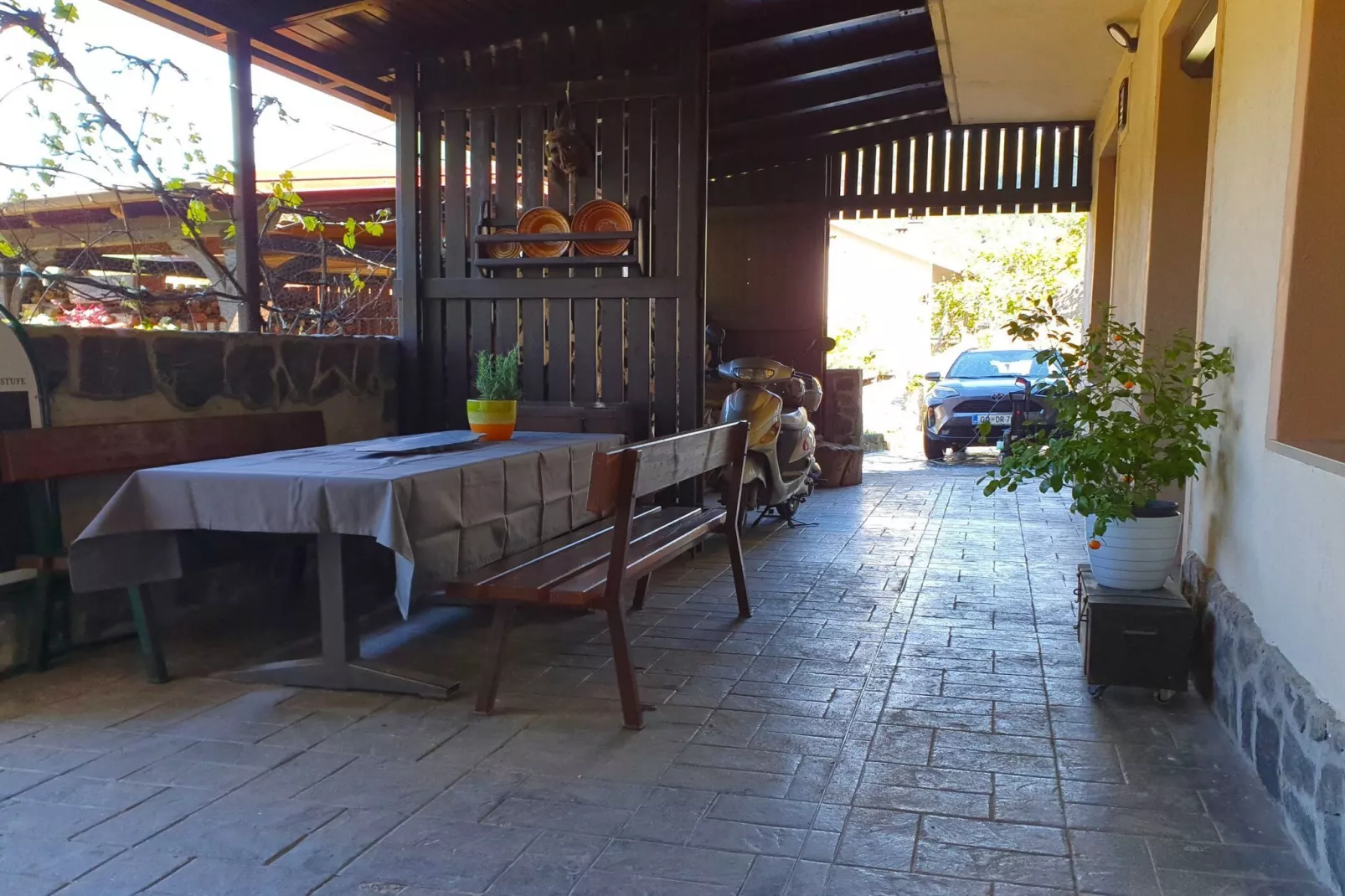 Bright and Sunny Apartment with Terrace - Two Bedroom Apartment with Terrace-Buitenlucht