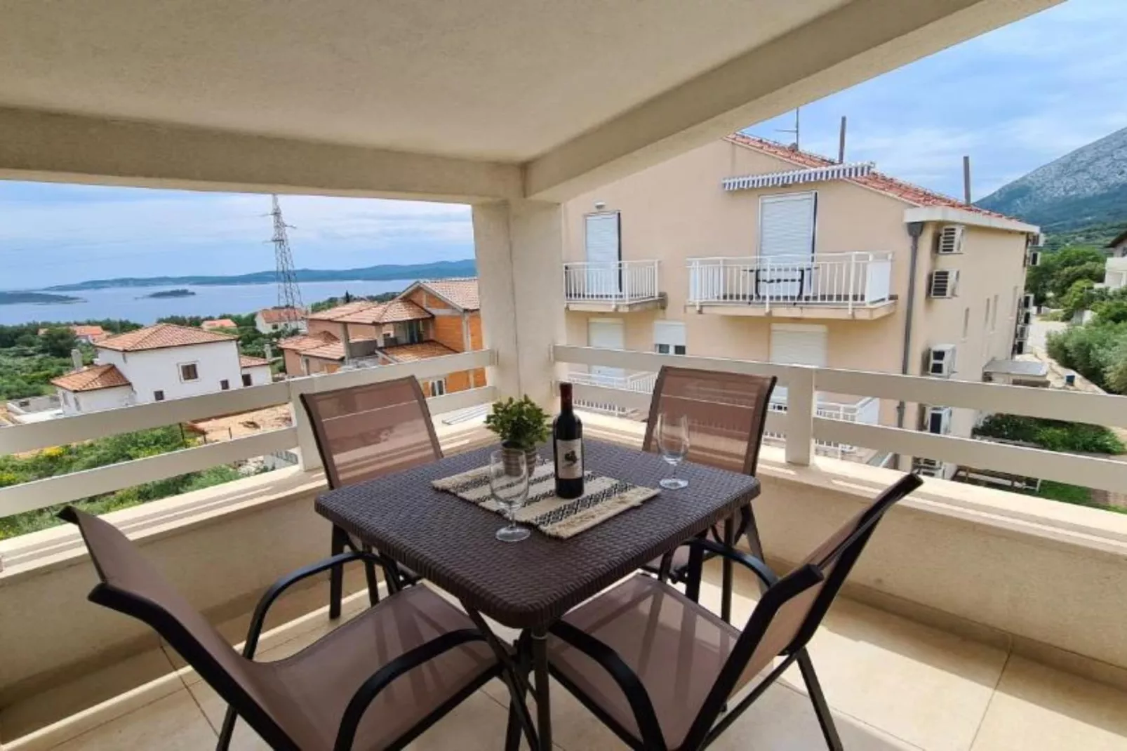 Apartment with One Bathroom-Terrasbalkon