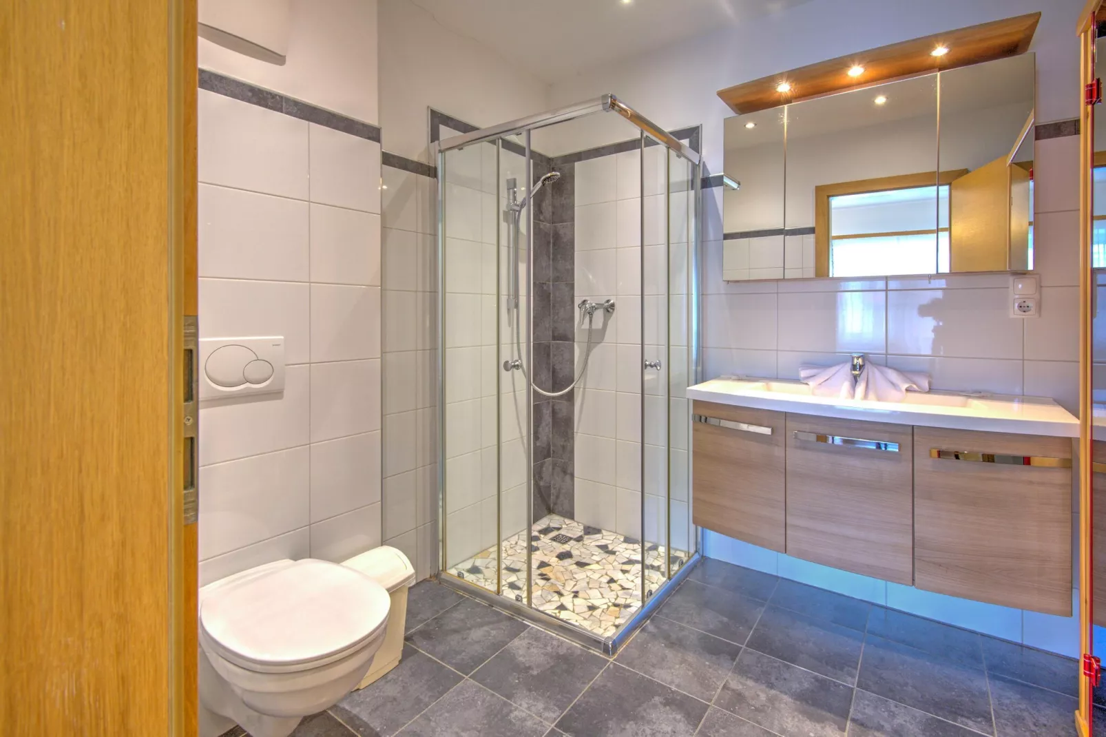 Vicky Apartment Top 6-Badkamer