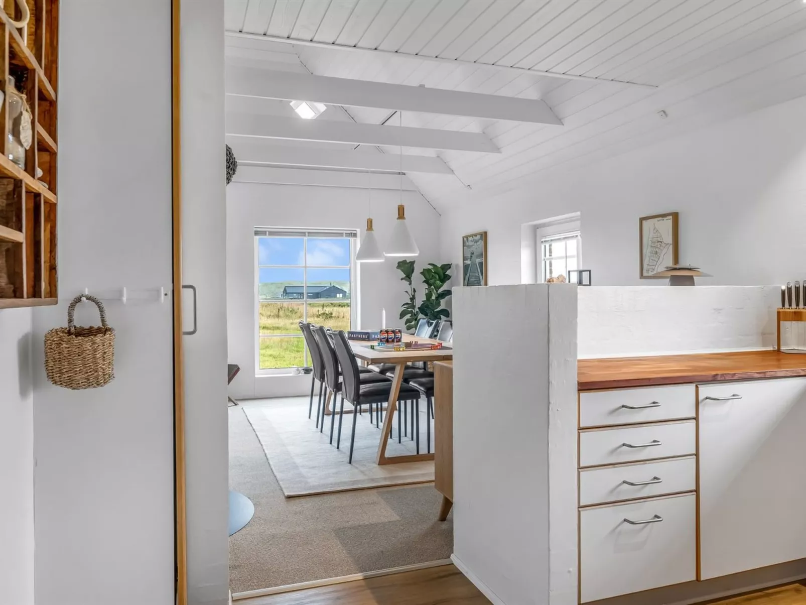 "Amber" - 300m from the sea-Binnen