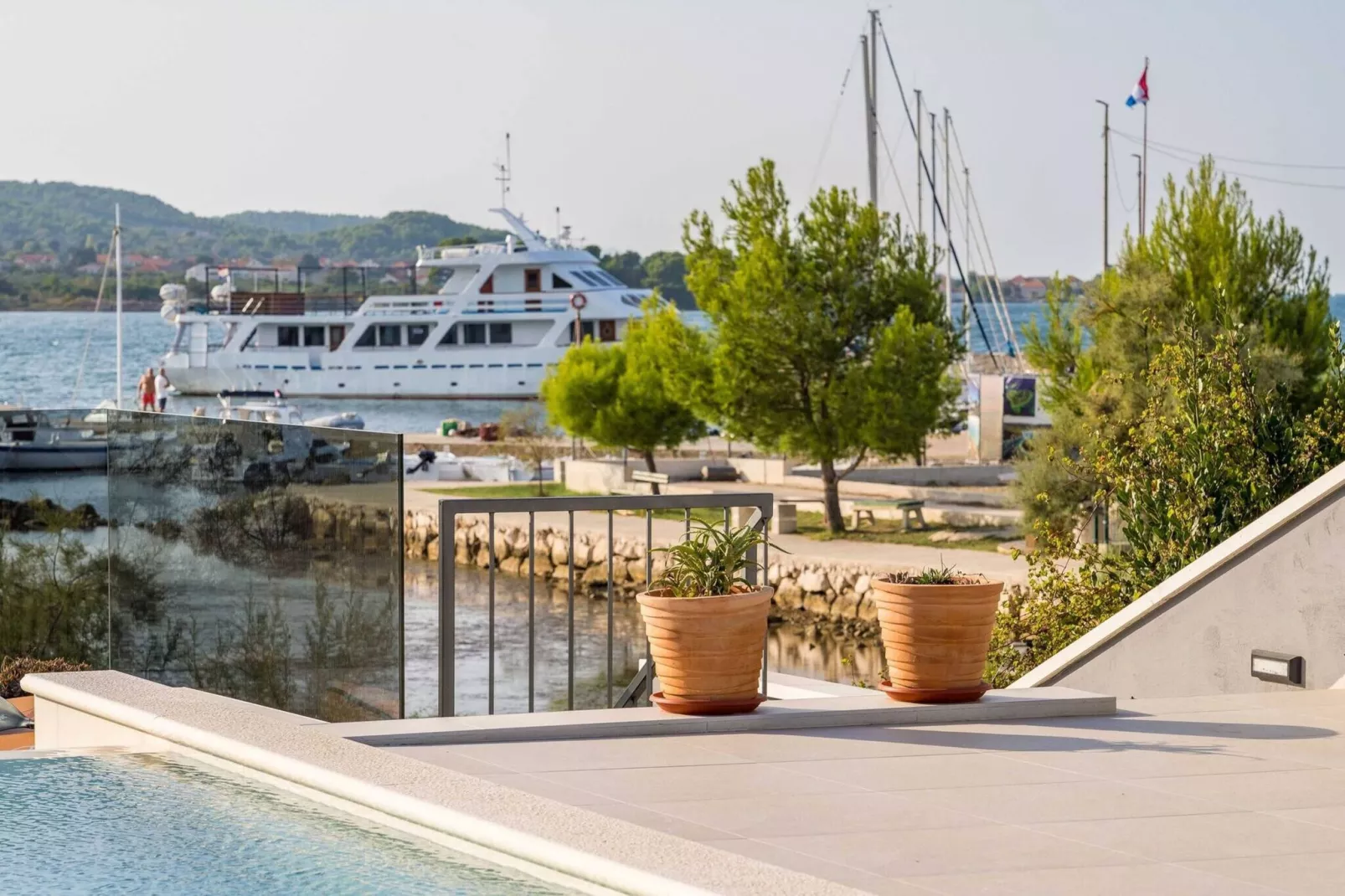 Sea view Villa Tala-Uitzicht zomer