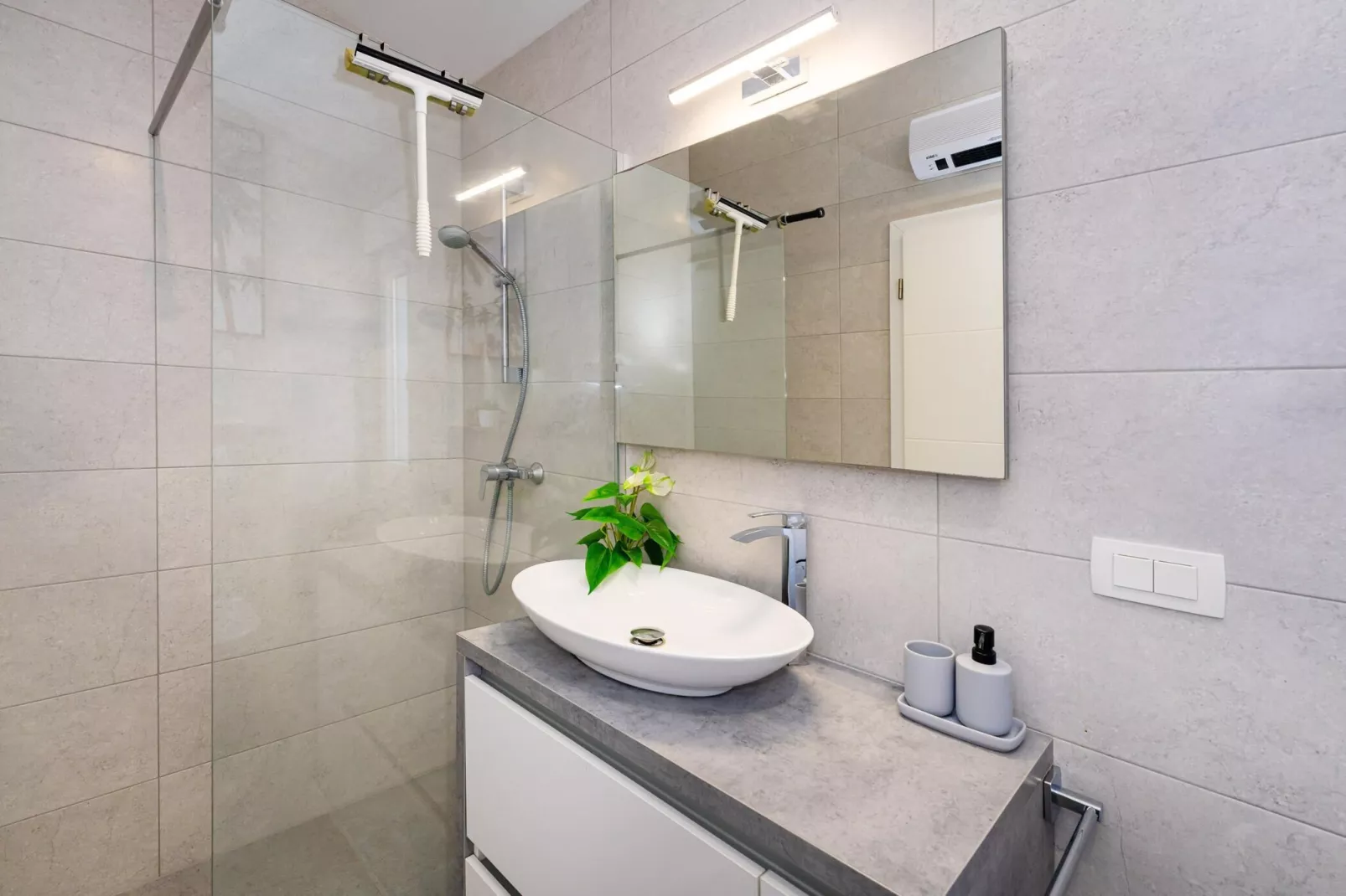 Villa Gajser-Badkamer