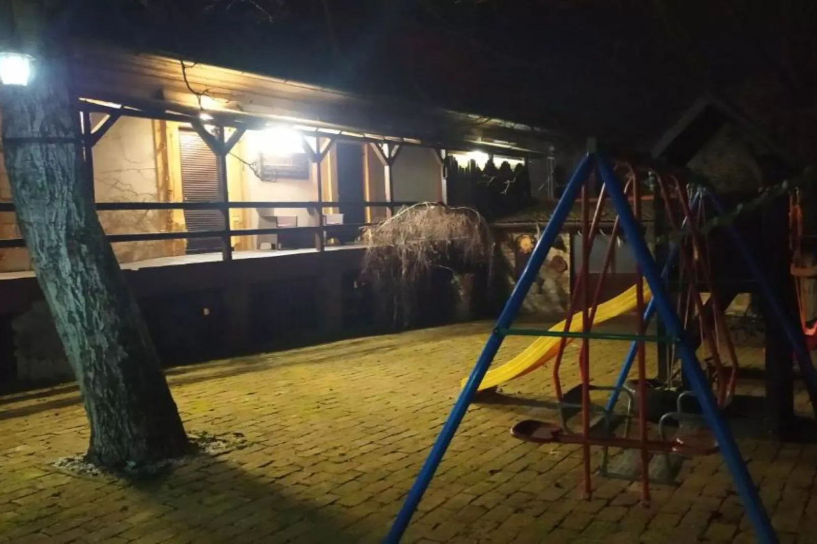 Rooms Zeko - Comfort Double Room with Terrace and Kitchenette-Buitenlucht