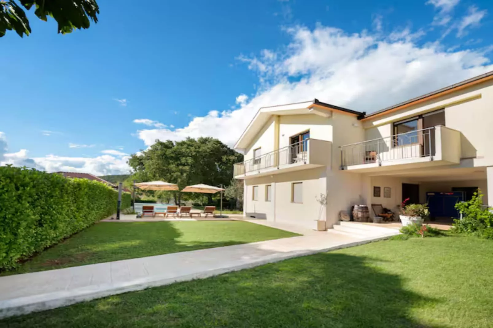 Villa Mima Pool Retreat - Five Bedroom Villa With Pool-Buitenlucht