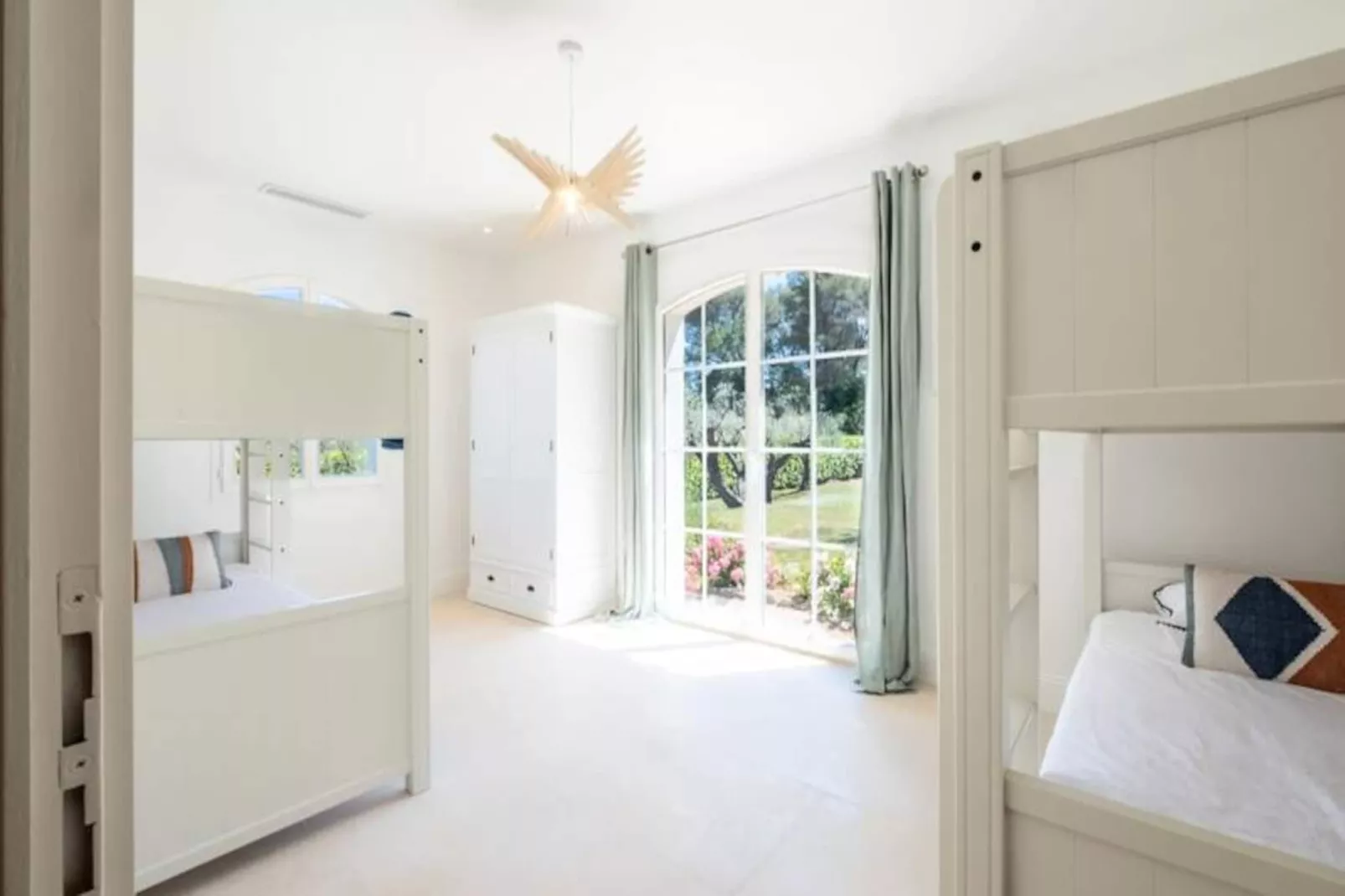 Résidence Bijou De 280m2 Et Piscine à Débordement Au Calme Absolu-Niet-getagd