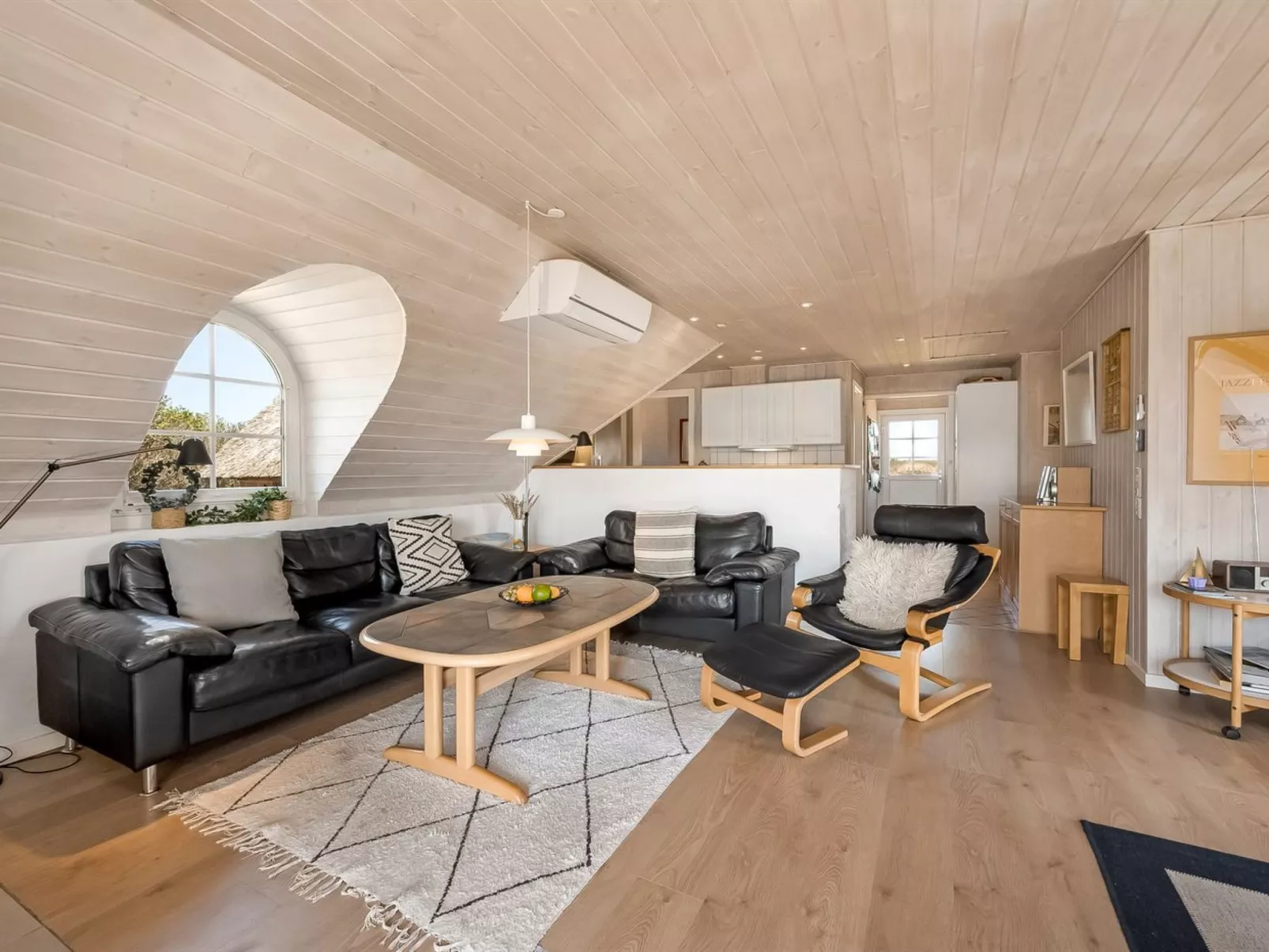 "Slava" - 250m from the sea-Binnen