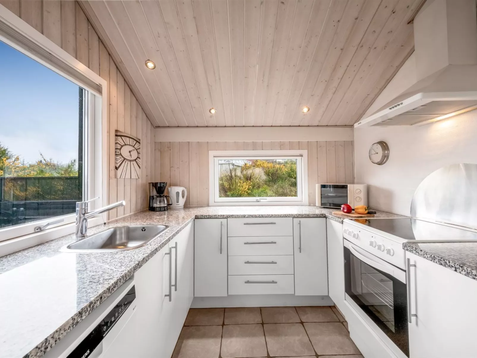 "Temjana" -  from the sea-Binnen