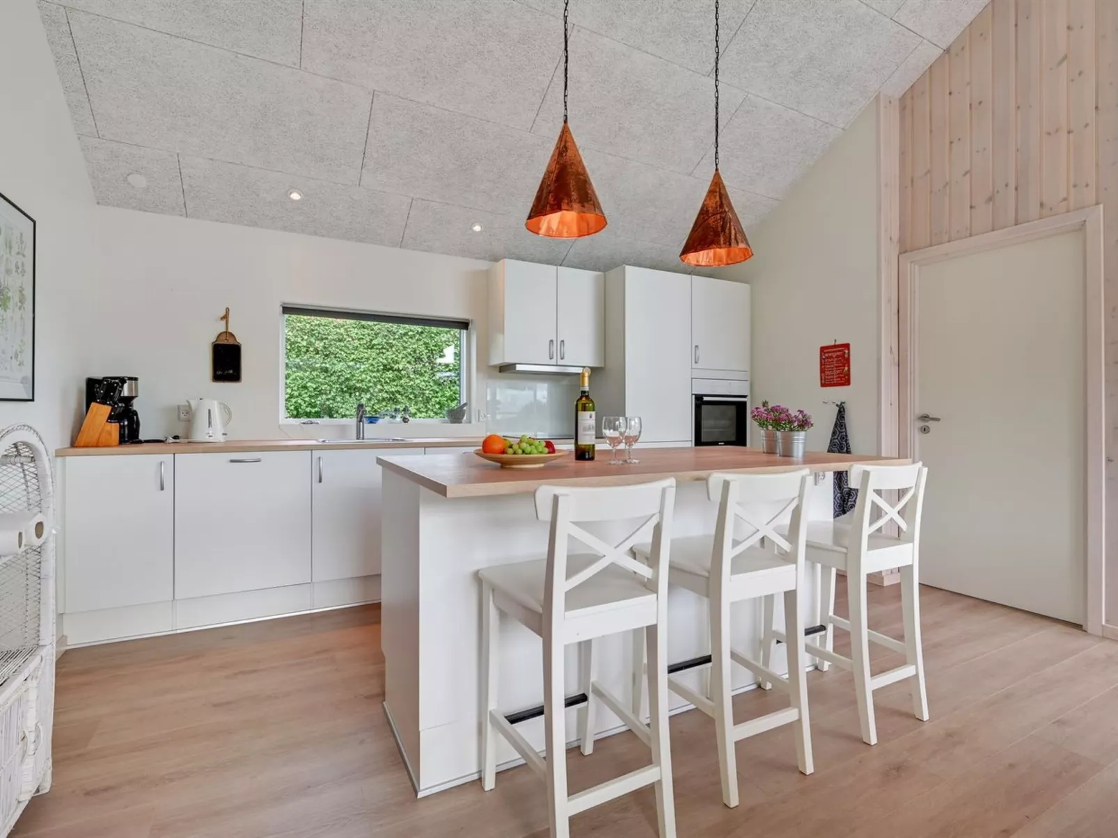 "Regni" - 300m to the fjord-Binnen