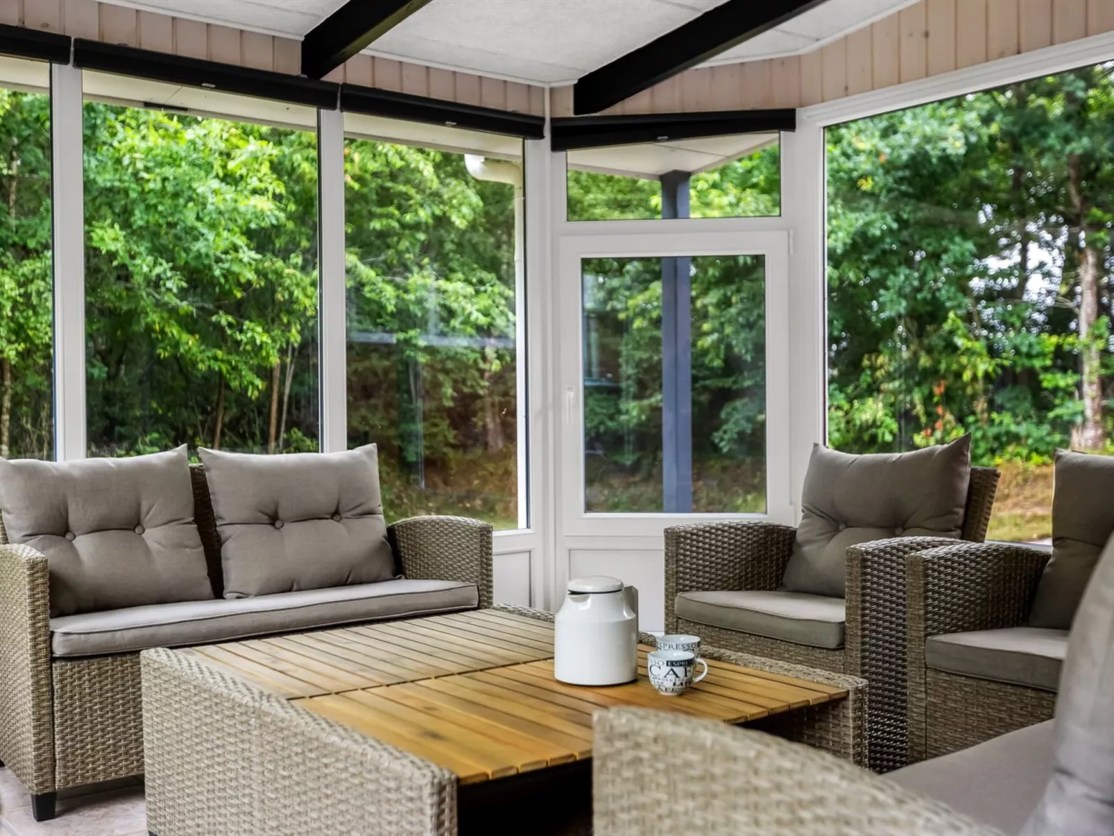 "Gwen" - 2.7km from the sea-Binnen