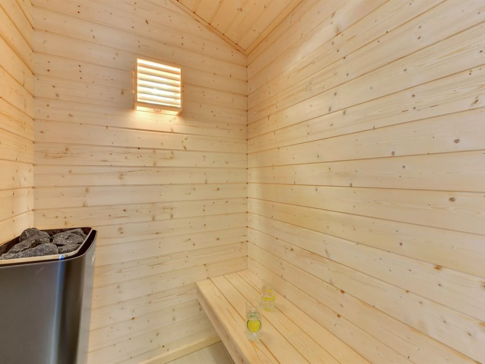 "Tindra" - 30m to the fjord-Binnen