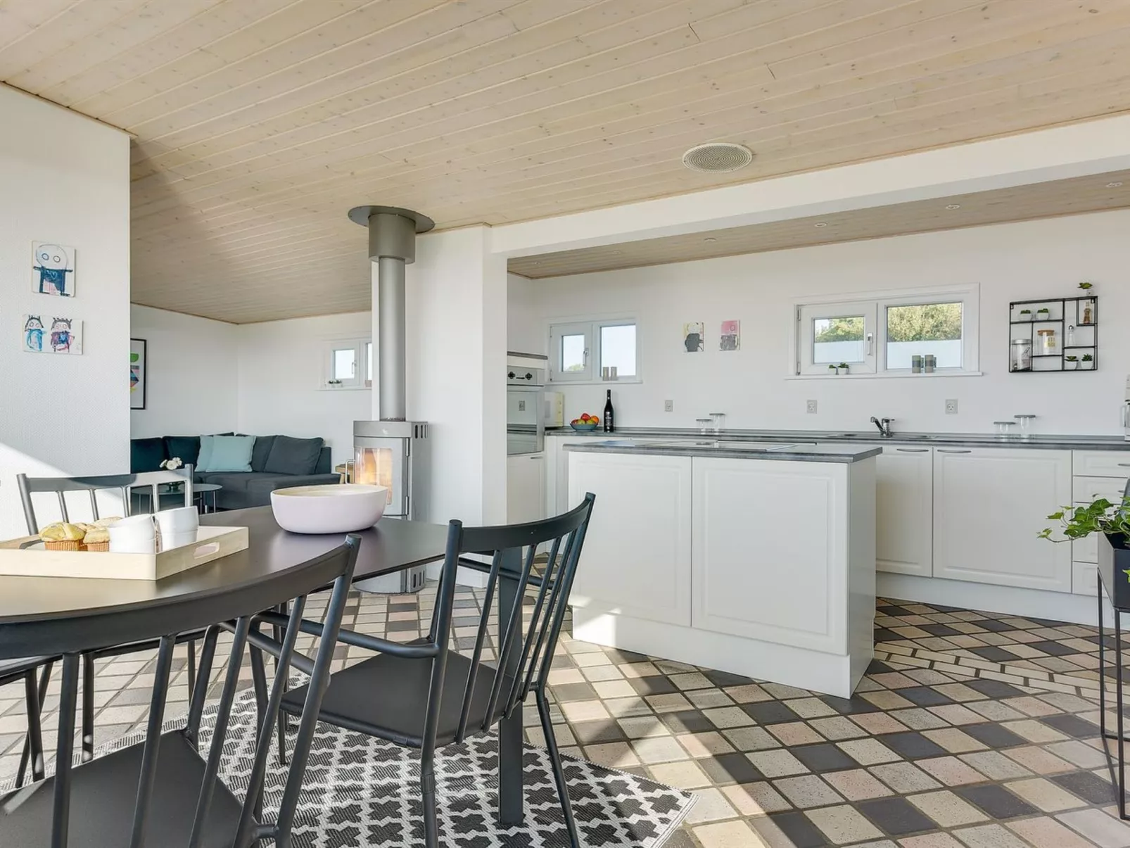 "Kaapo" - 300m from the sea-Binnen