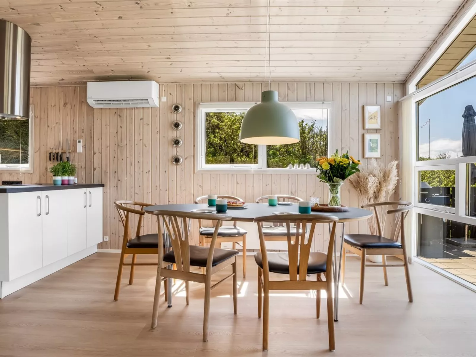 "Idalia" - 125m from the sea-Binnen