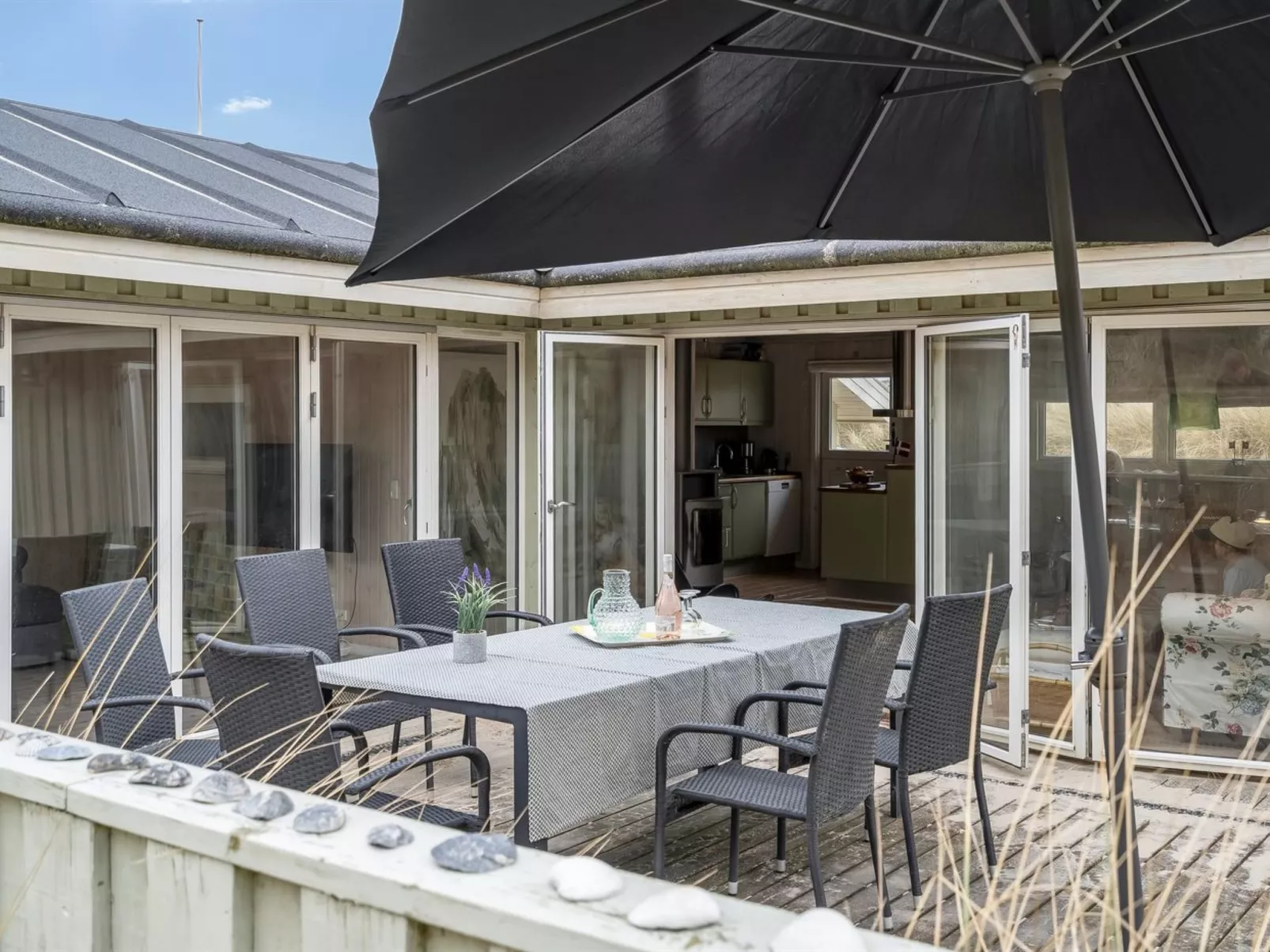 "Erwith" - 50m from the sea-Buiten