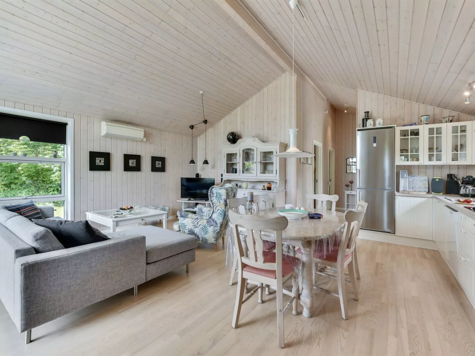 "Estrid" - 30km from the sea-Binnen