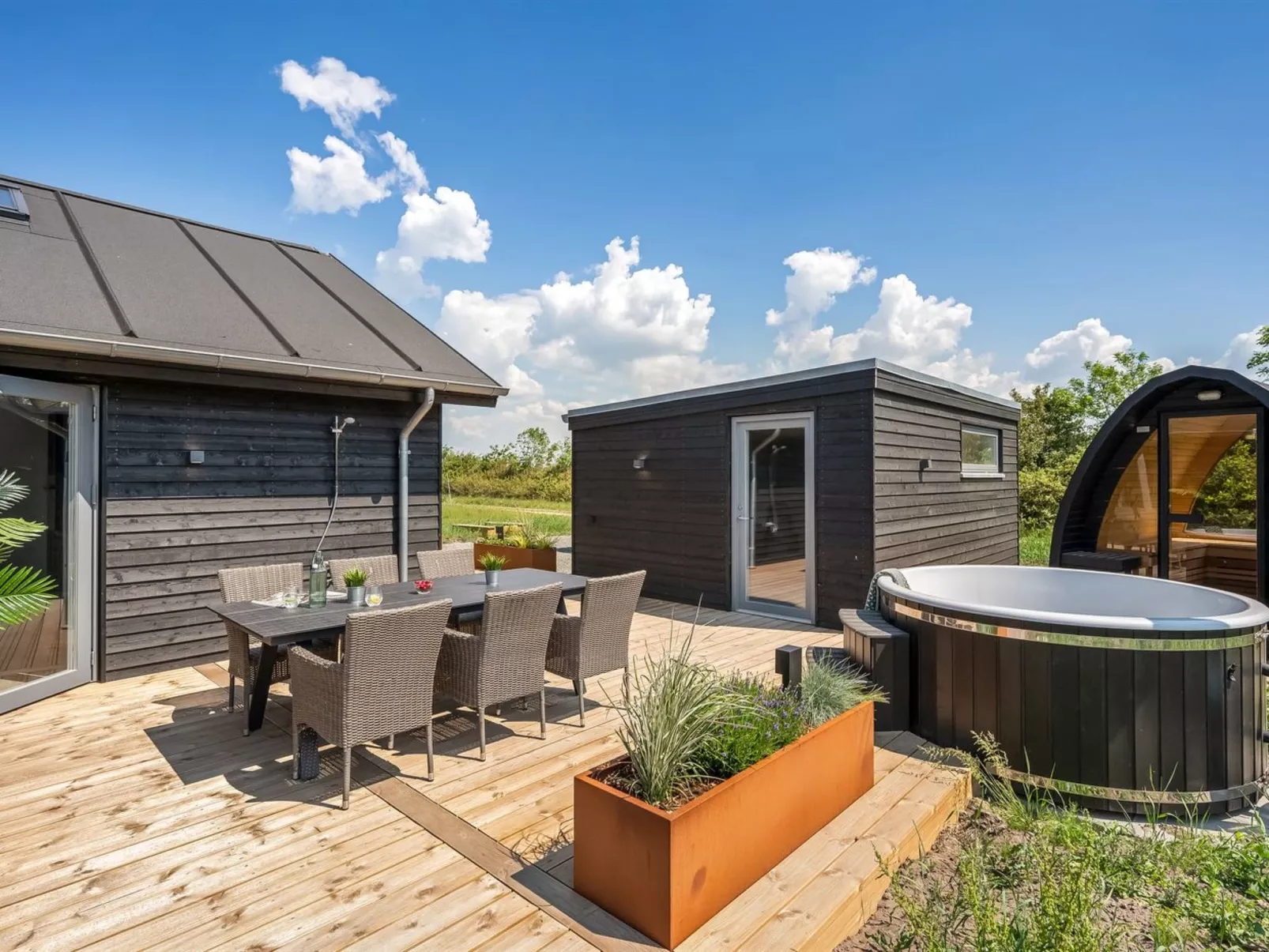 "Måns" - 500m to the fjord-Buiten