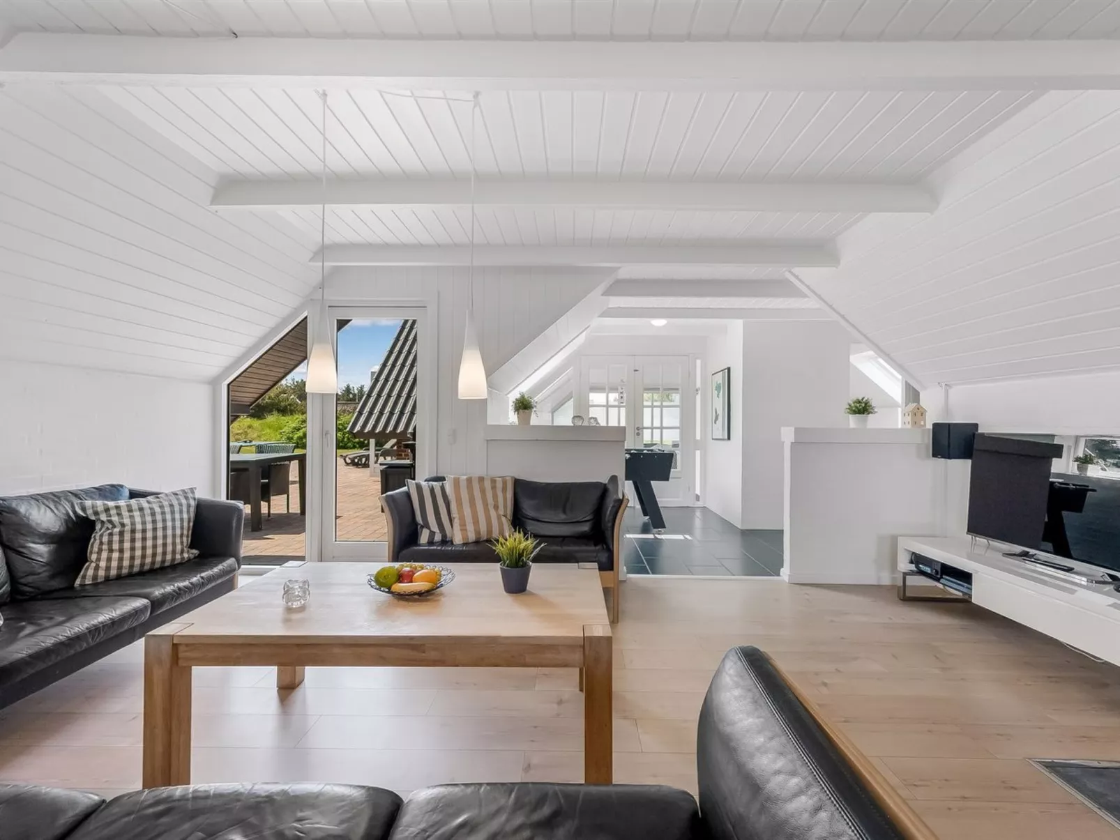 "Lidija" - 850m from the sea-Binnen