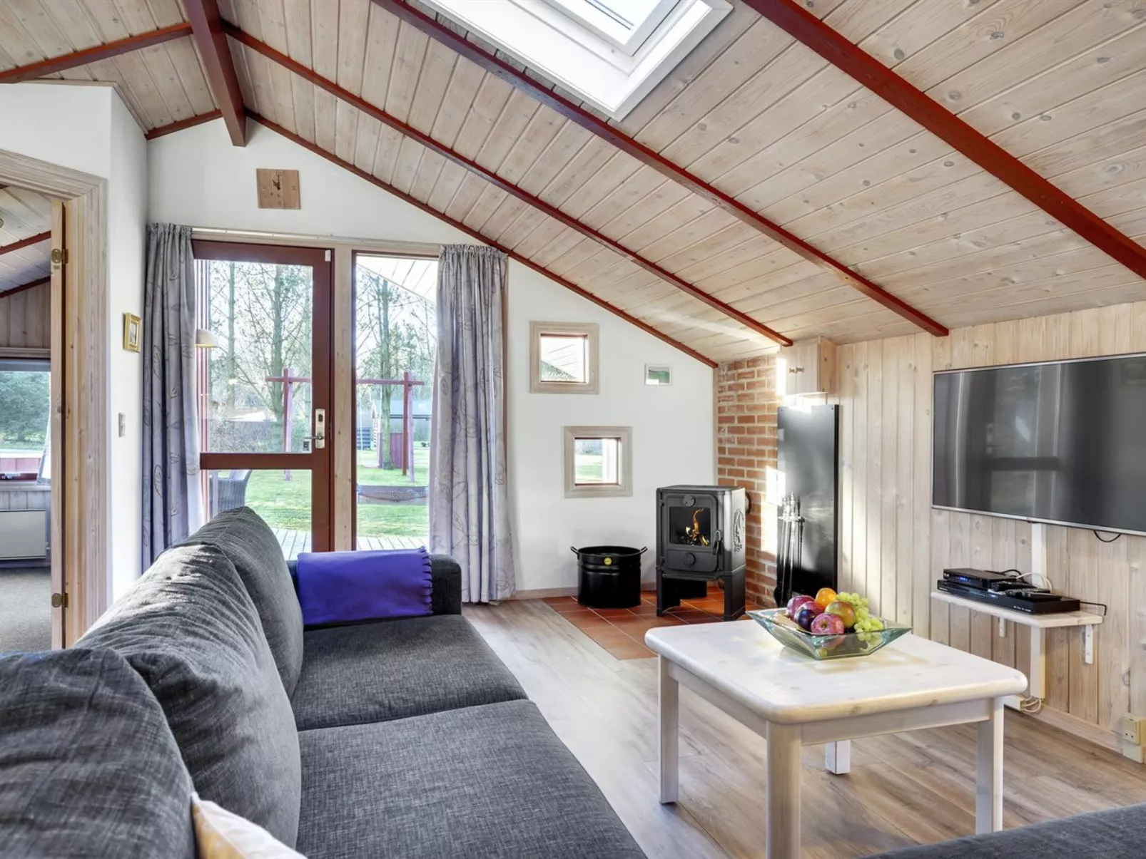 "Thurir" - 4km from the sea-Binnen