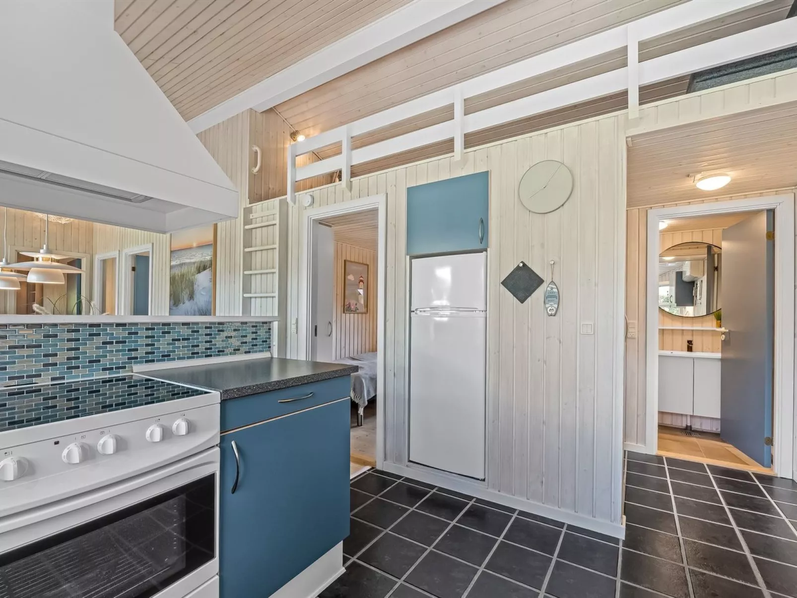 "Sviðandi" - 1.5km from the sea-Binnen