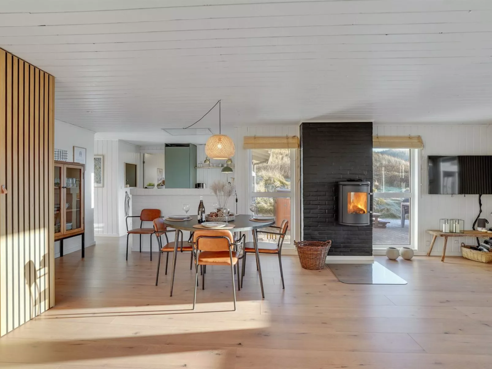 "Assa" -  from the sea-Binnen