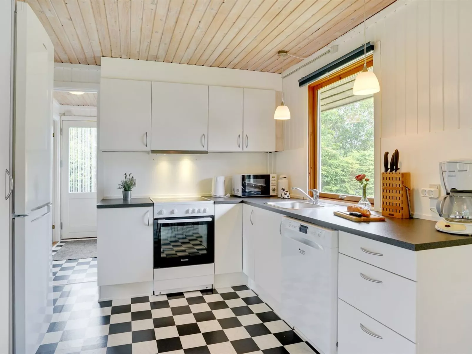 "Soraya" - 700m to the fjord-Binnen