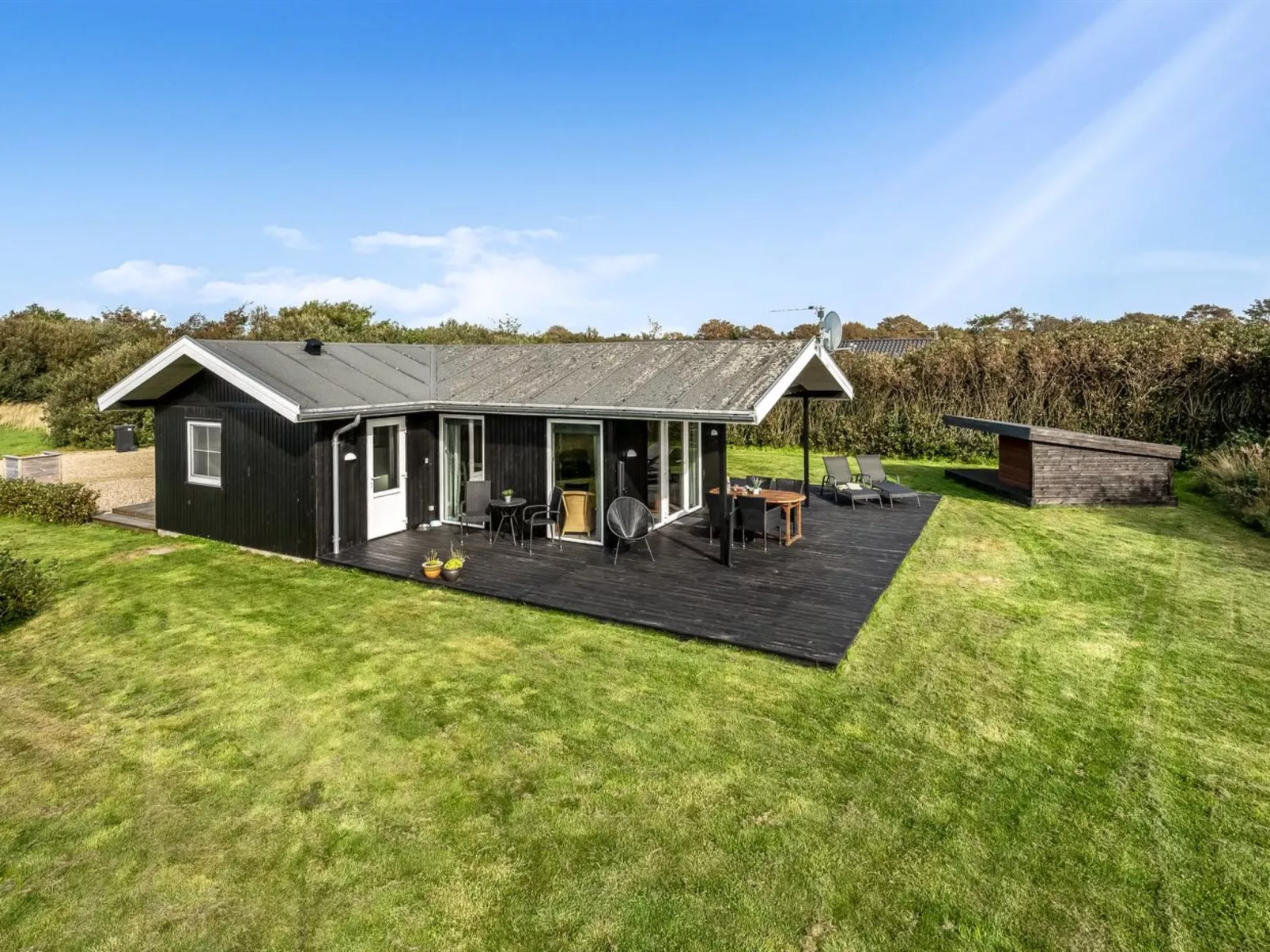 "Holm" - 700m to the fjord-Buiten