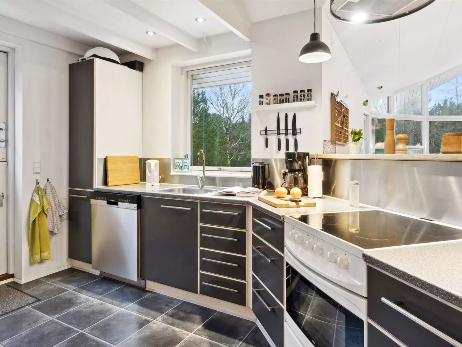 "Guri" - 600m to the fjord-Binnen