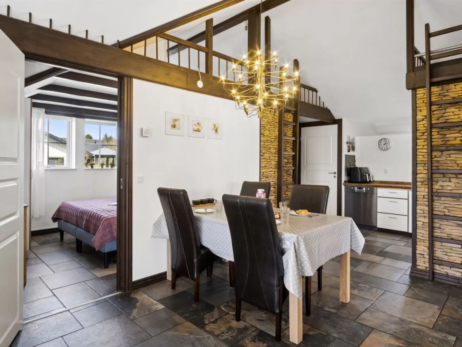 "Sippora" - 29km from the sea-Binnen