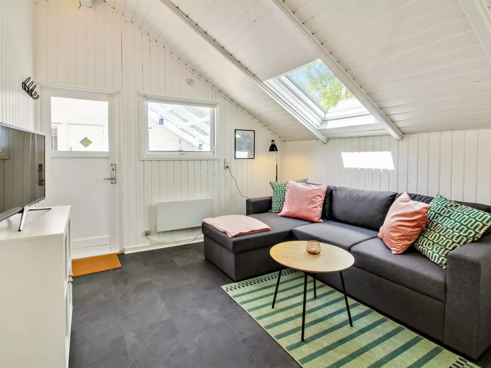 "Jaakob" - 30km from the sea-Binnen