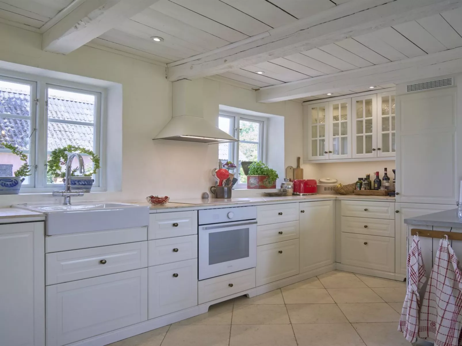 "Merrit" - 250m from the sea-Binnen