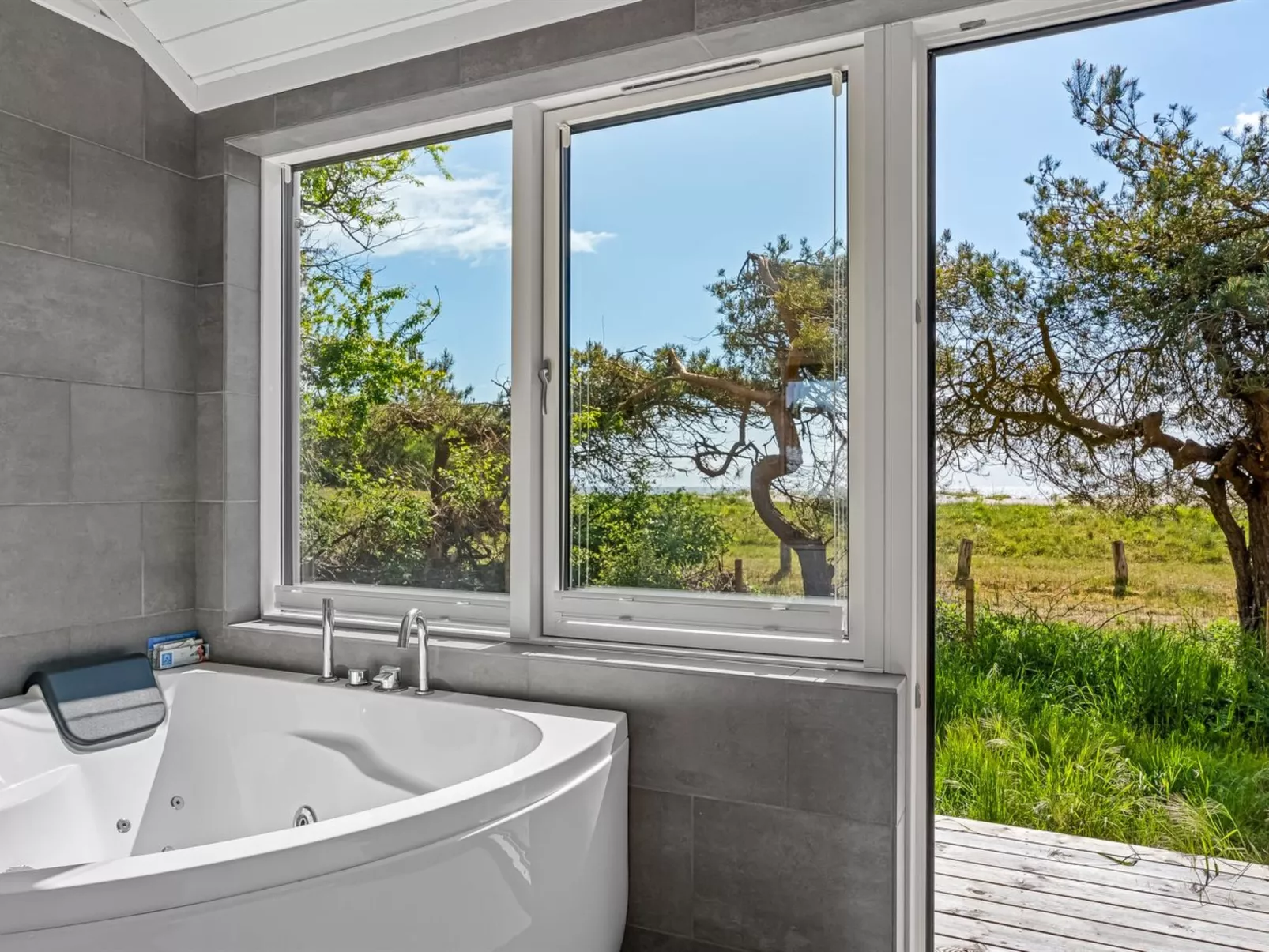 "Kaila" - 50m from the sea-Binnen