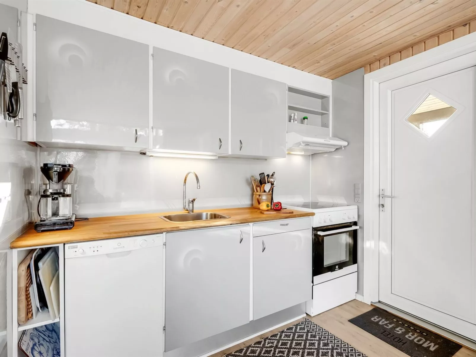 "Elsabet" - 700m to the fjord-Binnen