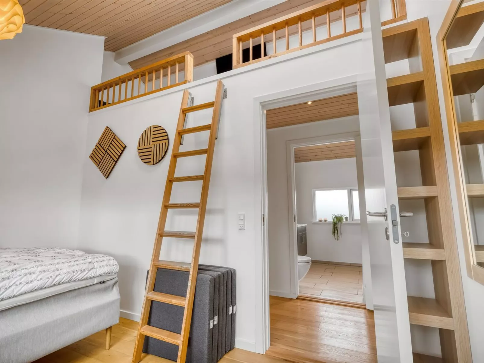 "Kato" -  from the sea-Binnen