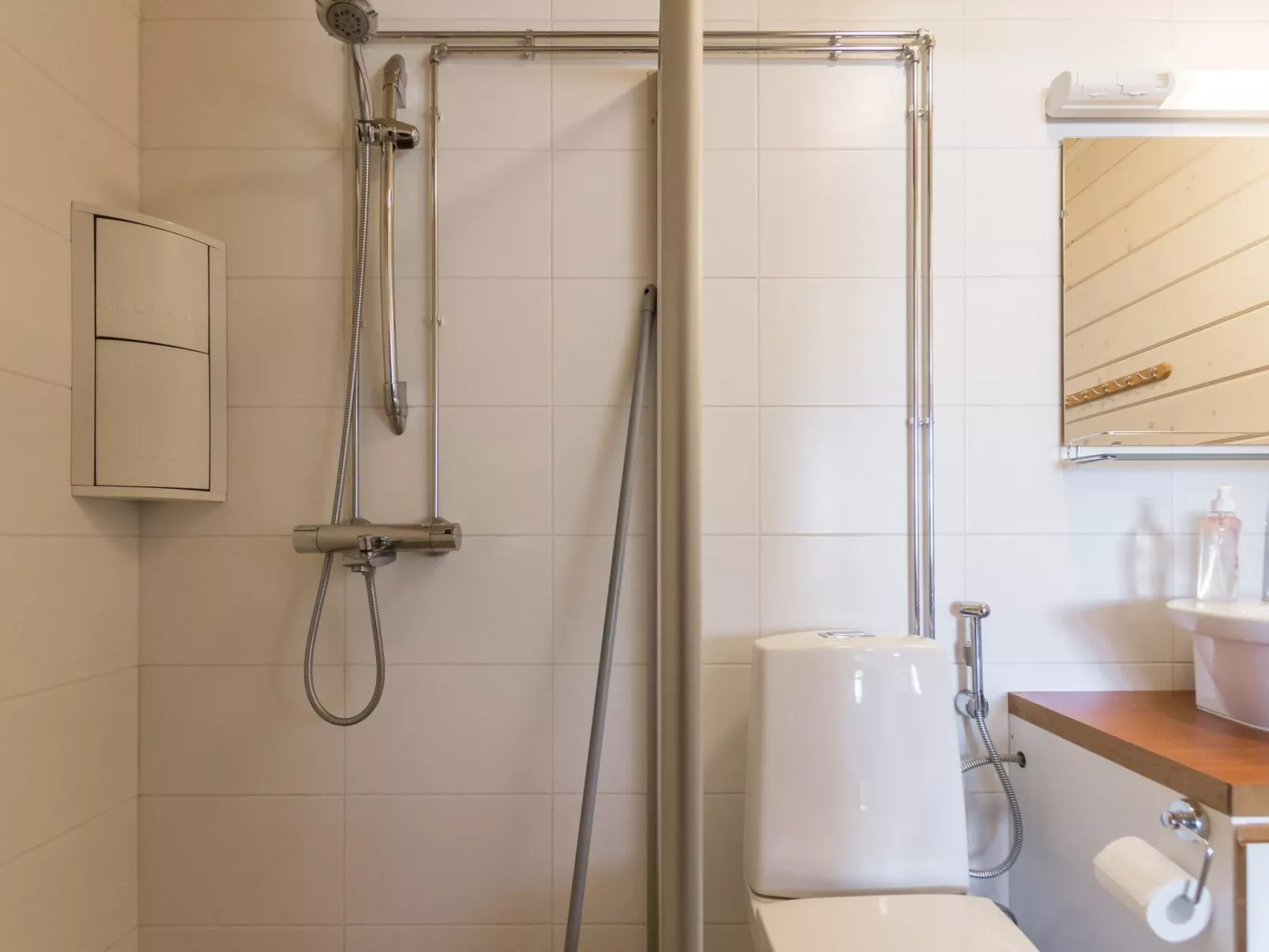 Hallan karhu b, paritalo-Binnen