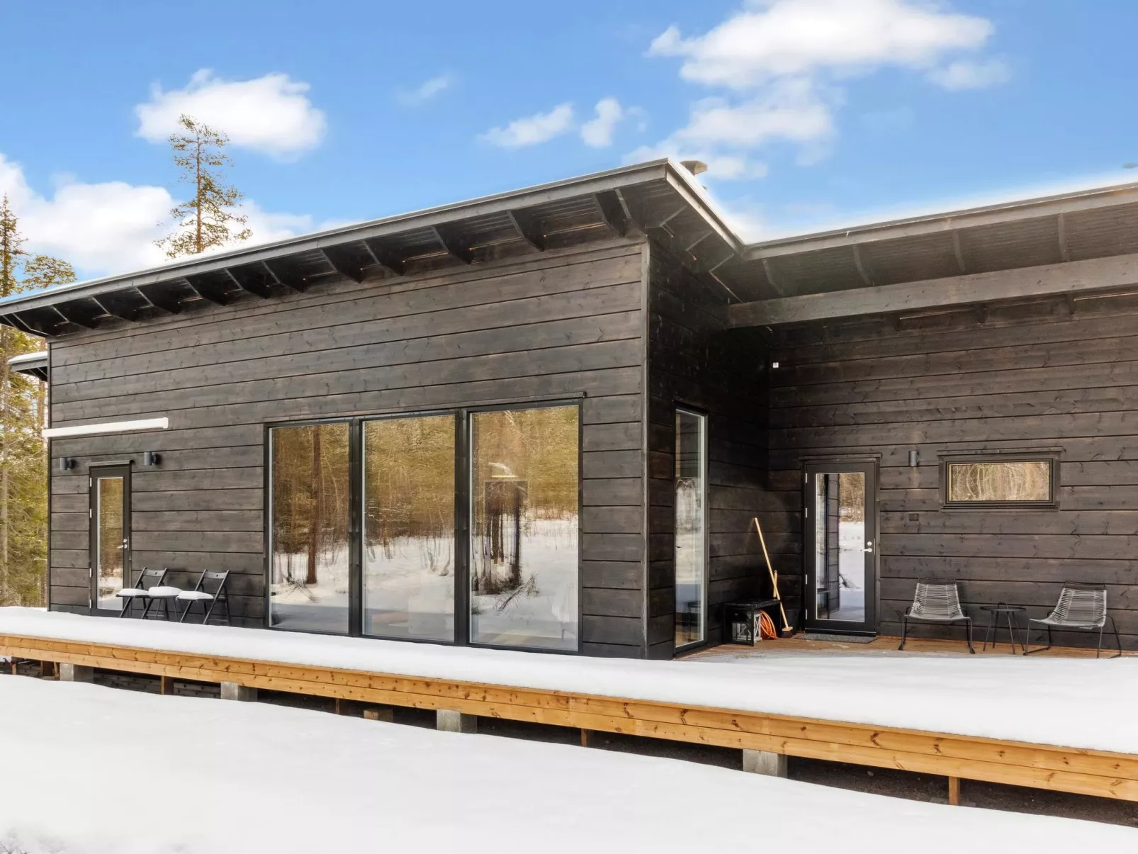 Sallan kuukkeli-Binnen