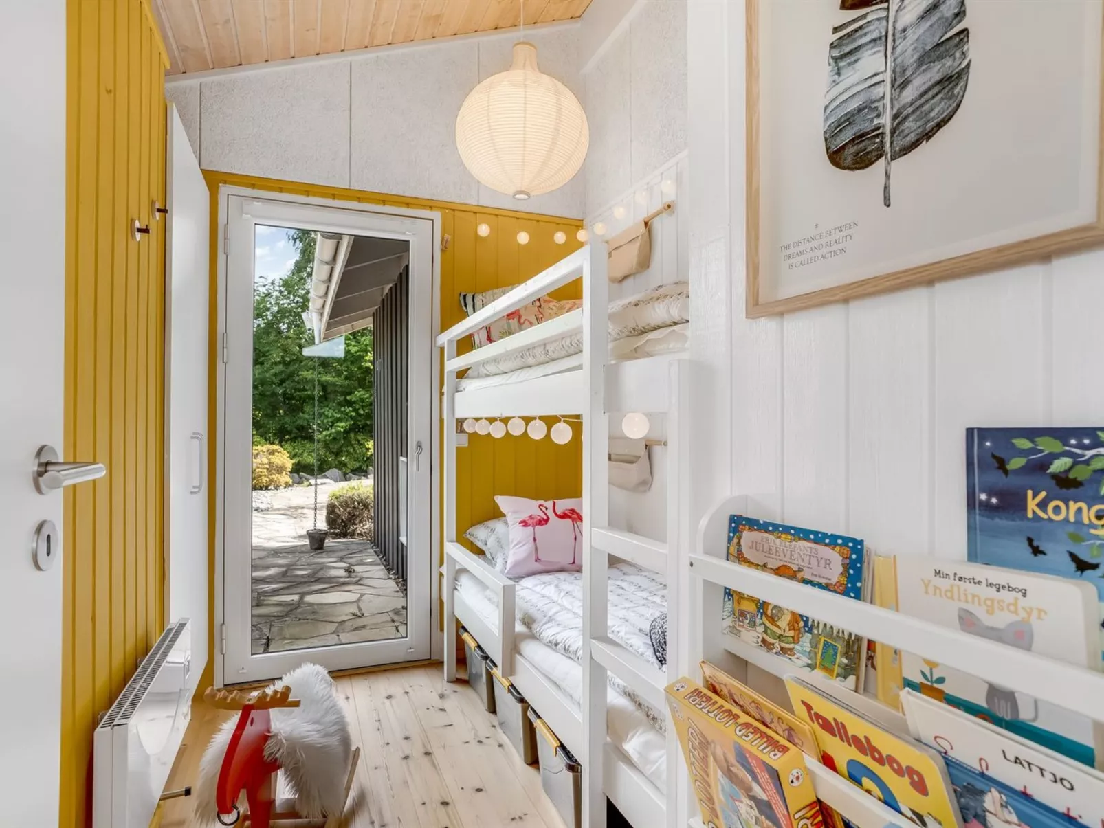 "Ellie" - 700m from the sea-Binnen