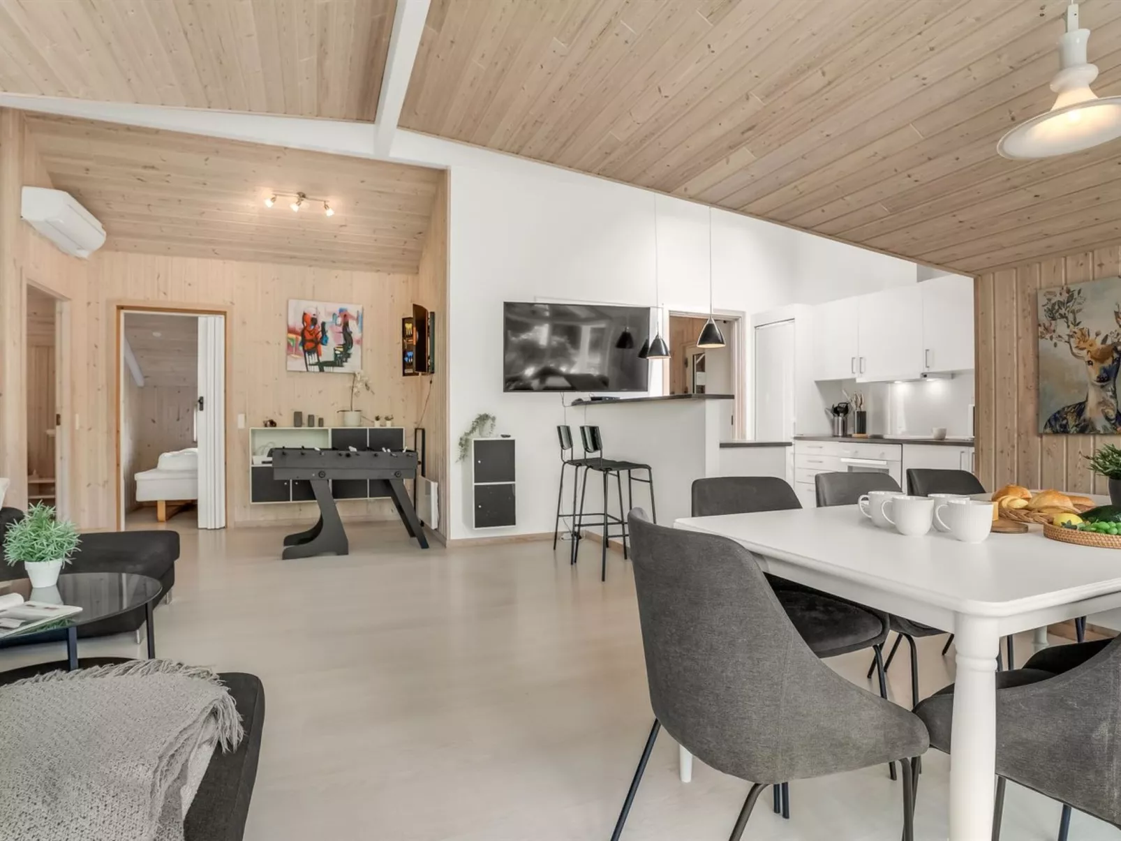 "Mika" - 800m from the sea-Binnen