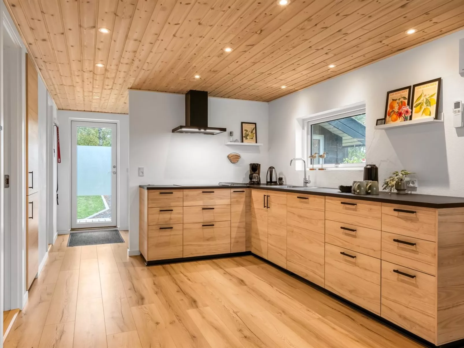 "Silvia" -  from the sea-Binnen