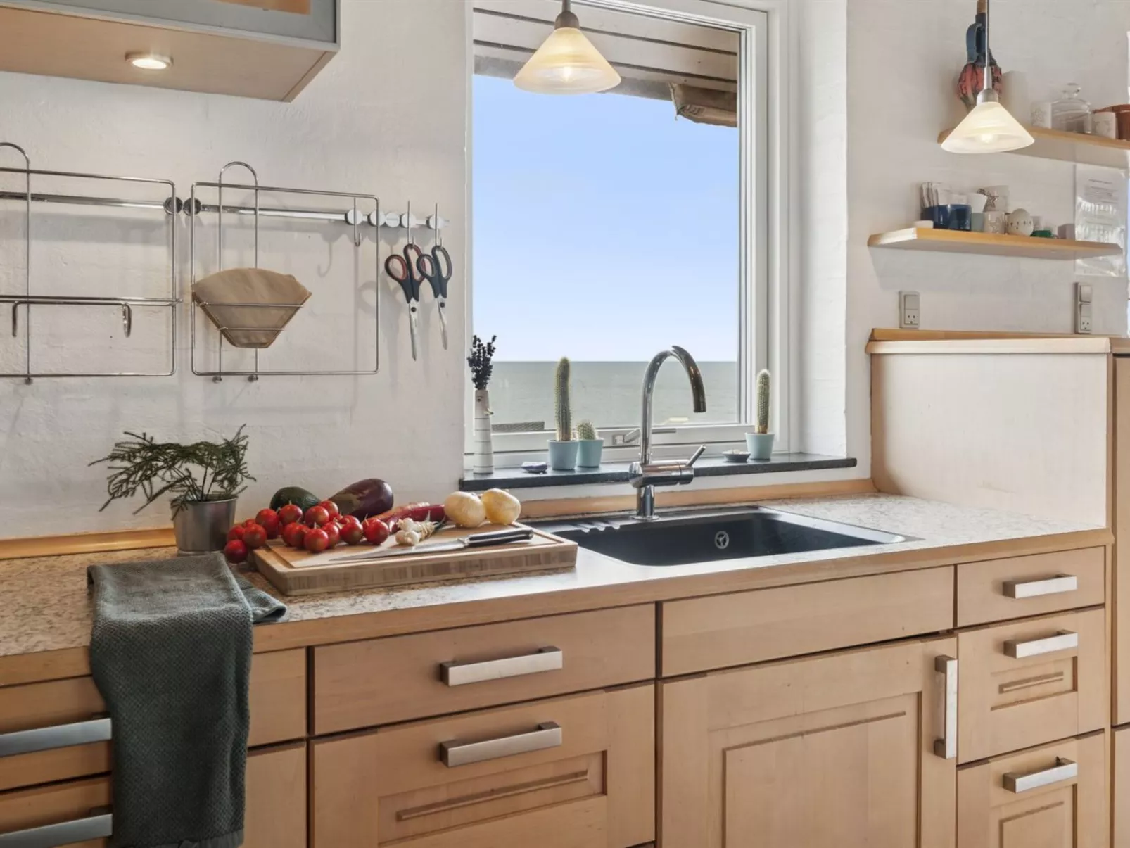 "Dzavid" - 50m from the sea-Binnen