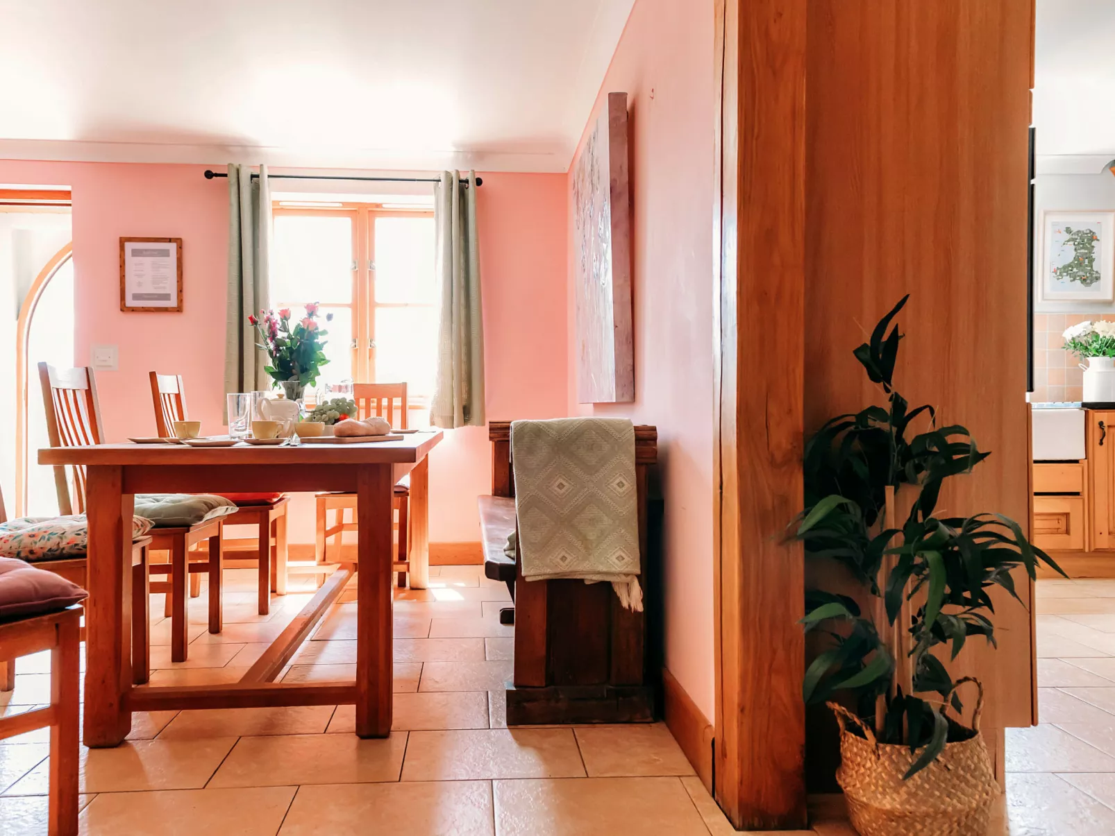 The Welsh Farmhouse-Binnen