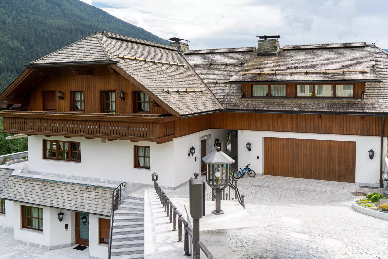 Bad Kleinkirchheim Lush and Spacious Villa with Indoor Pool and Wellness - Seven Bedroom Villa-Buitenlucht