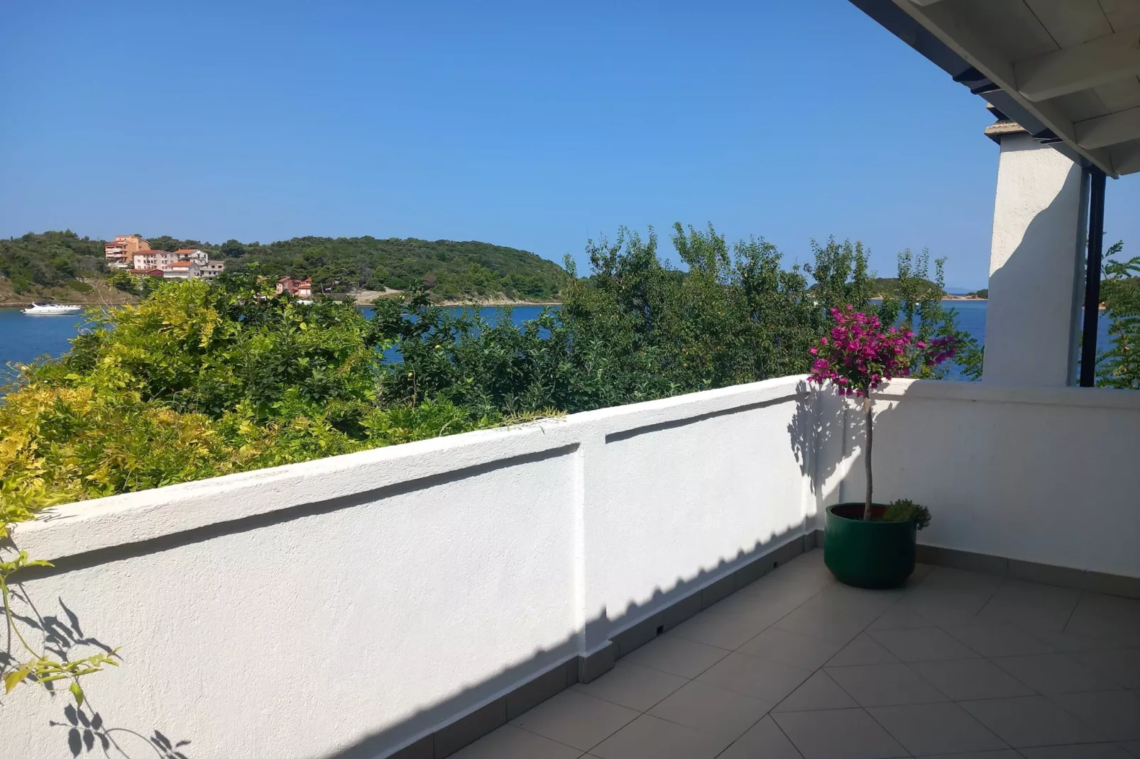Guest House Green Corner Supetarska Draga - Triple Room with Terrace and Sea View-Terras