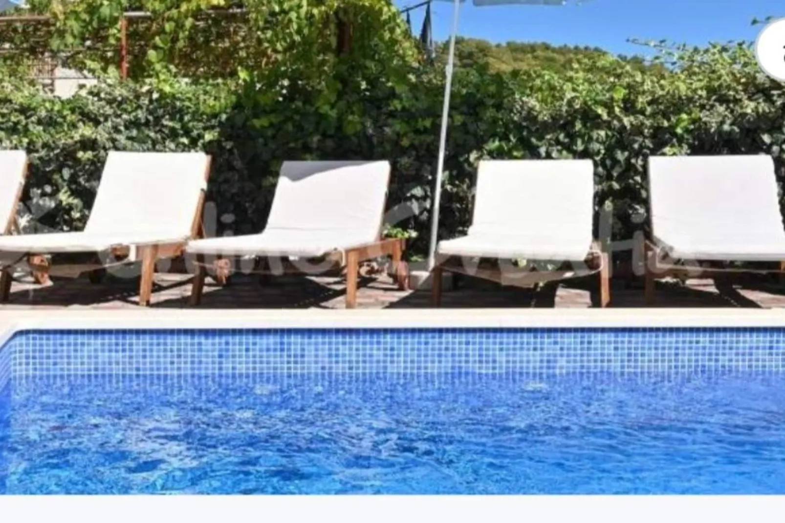 Three-Bedroom Apartment-Zwembad